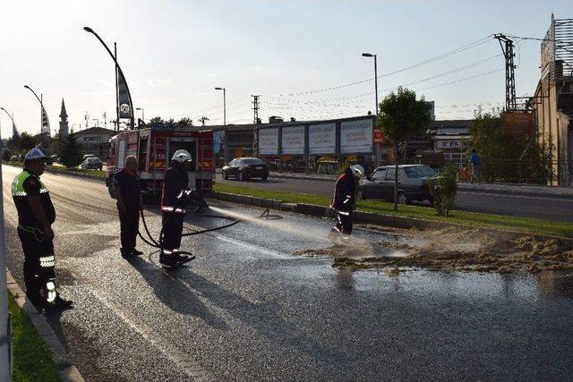 Sigara İzmariti Saman Balyalarını Tutuşturdu