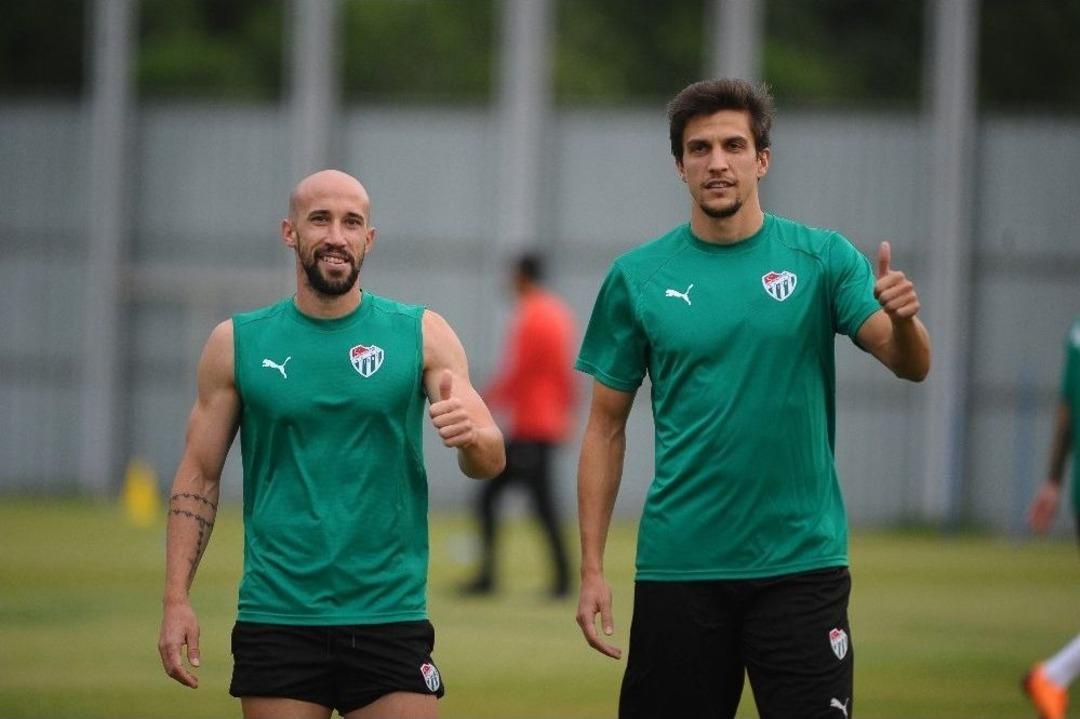 Bursaspor&rsquo;un Yeni Transferleri İlk İdmanına &Ccedil;ıktı