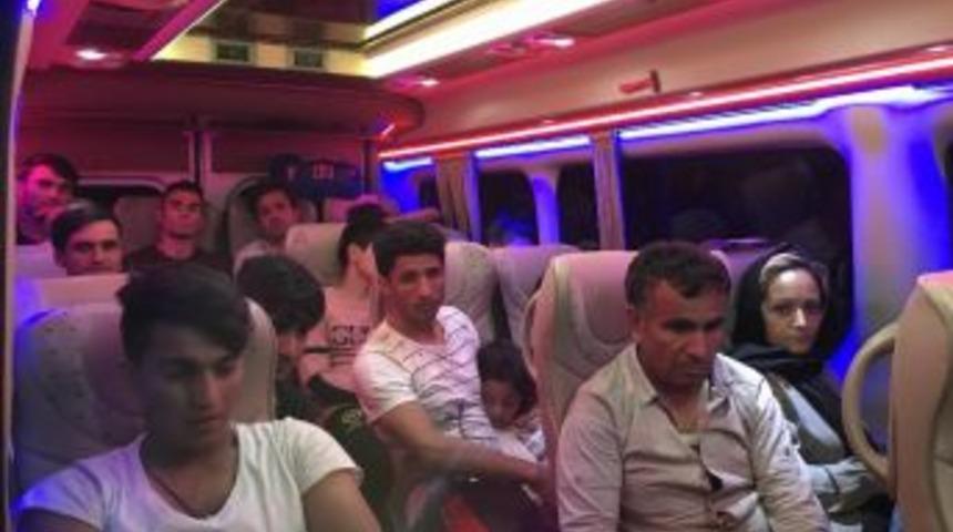 &Ccedil;anakkale&rsquo;de 41 Ka&ccedil;ak Yakalandı