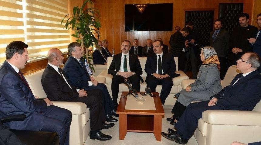 Adalet Bakanı G&uuml;l: &ldquo;konya&rsquo;ya Hizmet Medeniyetimize Hizmettir&rdquo;