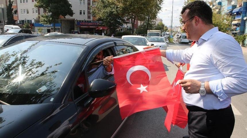 Taşçı: “türk’ün Bayramı, Bayraksız Kutlanmaz”