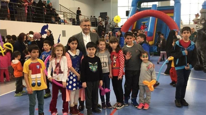 Y&uuml;zlerce &Ouml;ks&uuml;z Ve Yetim &Ccedil;ocuk G&ouml;n&uuml;llerince Eğlendi