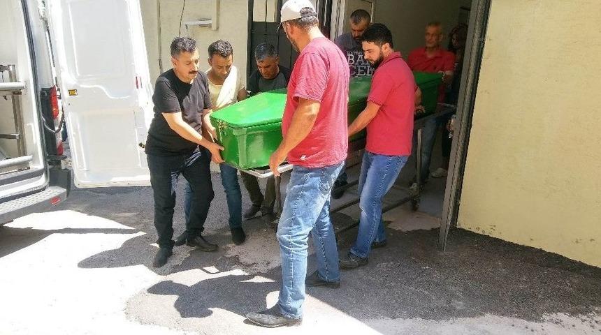 Bı&ccedil;aklanarak &Ouml;ld&uuml;r&uuml;len 16 Yaşındaki Doğukan&rsquo;ın Cenazesi Ailesine Teslim Edildi