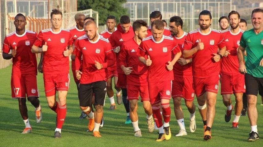 Tamer Tuna: "izleyenlere Zevk Veren Bir Takımız"