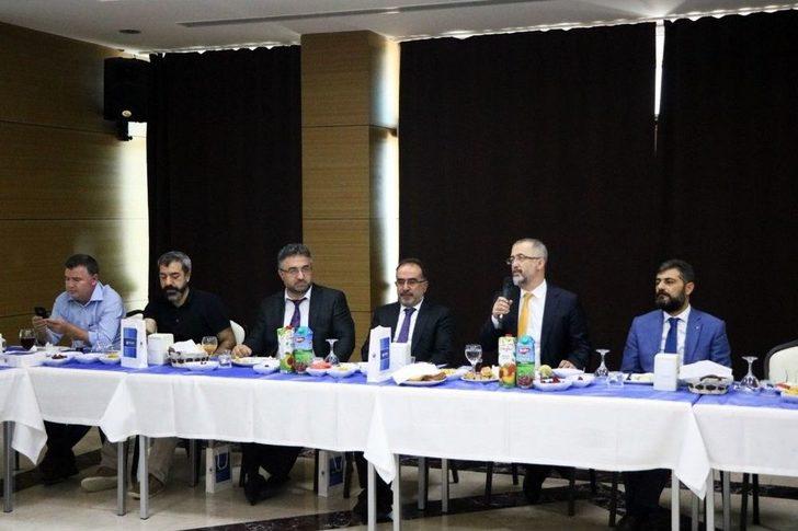 Saü Yönetimi Basınla Bir Araya Geldi G2