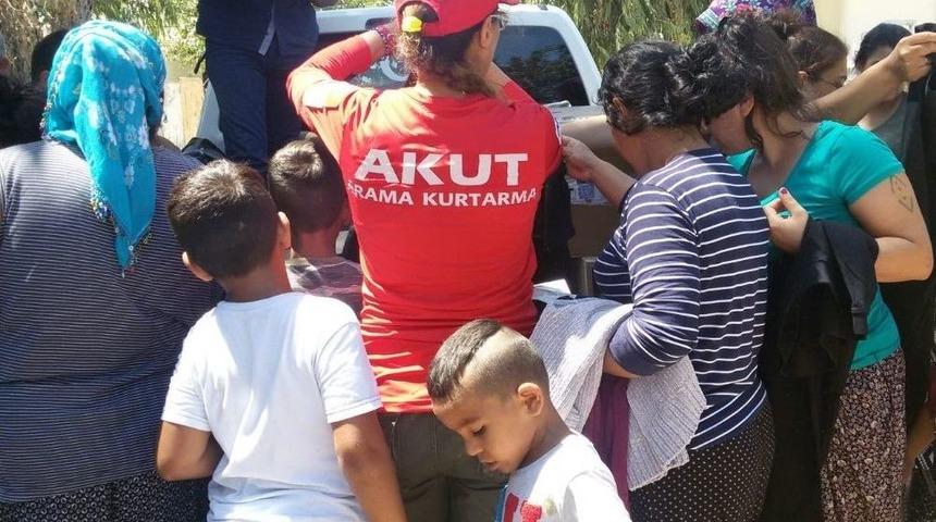 Akut&rsquo;tan Silifke&rsquo;de Giysi Yardımı