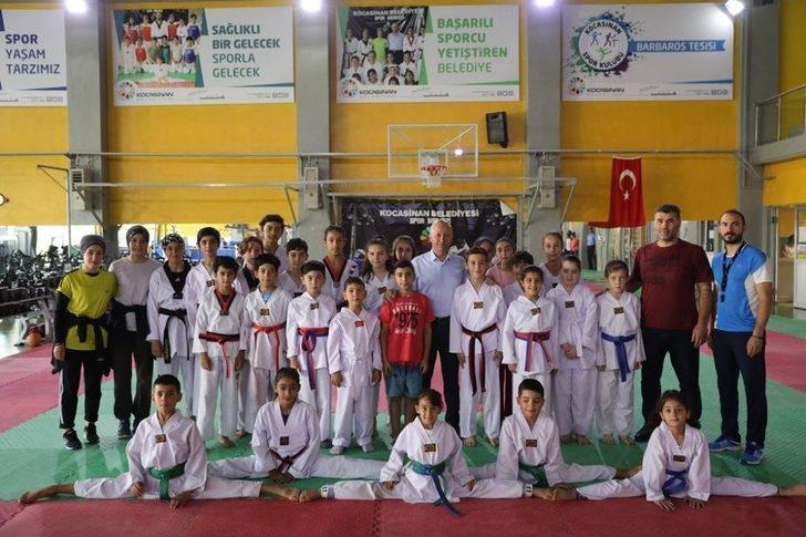 Başkan Çolakbayrakdar Okçuluk Kursunu Ziyaret Etti, Hedefi 12’den Vurdu G5