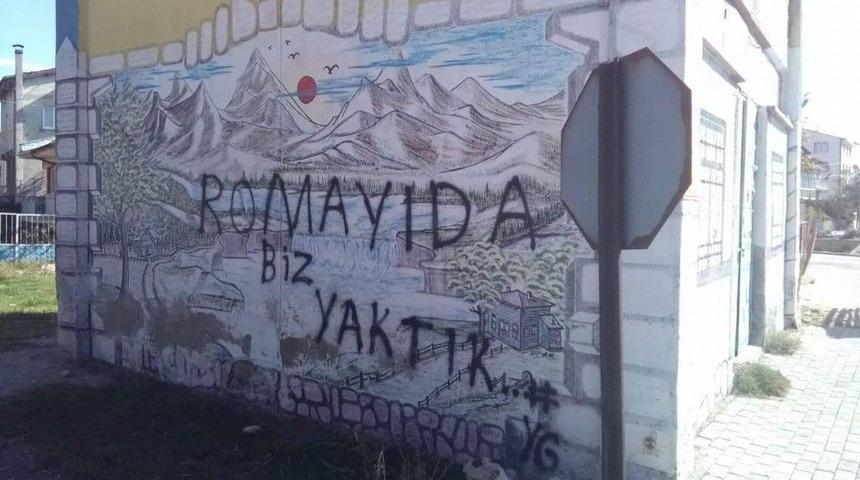 Bolvadin&rsquo;de Duvar Resimlerinin Karalanmasına Tepki