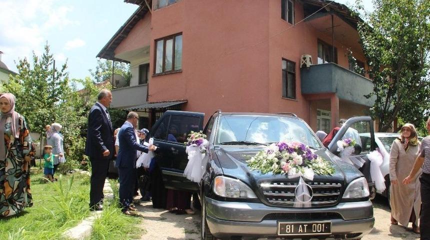 Başkan Ay, D&uuml;ğ&uuml;n Yapan Gen&ccedil;lerin Hayallerini Ger&ccedil;ekleştirdi