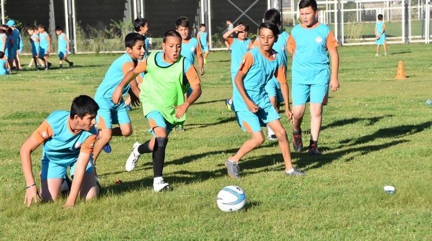 Kocasinan&rsquo;da Mahalleler Arası Futbol Turnuvası D&uuml;zenlendi