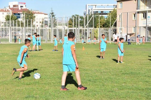 Kocasinan’da Mahalleler Arası Futbol Turnuvası Düzenlendi