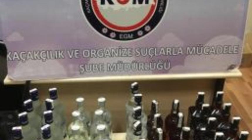 Park Halindeki Ara&ccedil;ta 43 Şişe Ka&ccedil;ak İ&ccedil;ki Ele Ge&ccedil;irildi