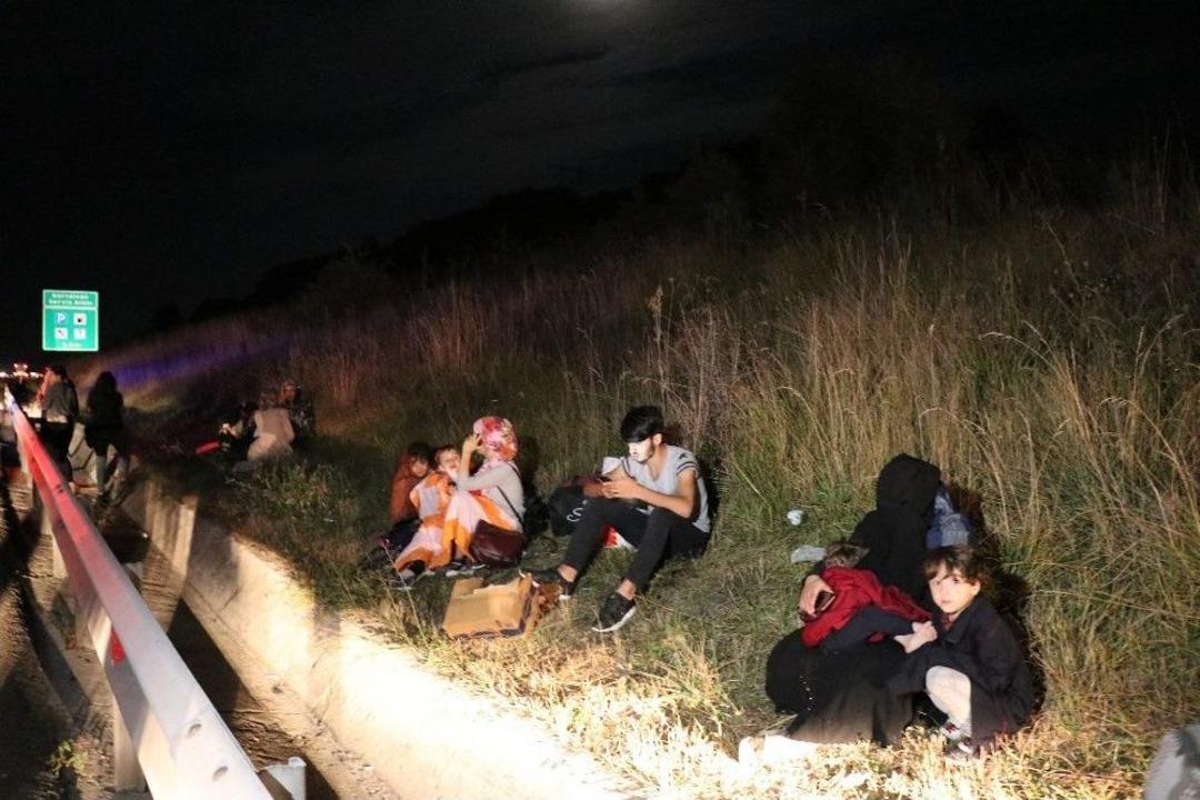 Arıza Nedeniyle Emniyet Şeridinde Duran Otob&uuml;se Kamyon Arkadan &Ccedil;arptı: 1 &Ouml;l&uuml; 4 Yaralı