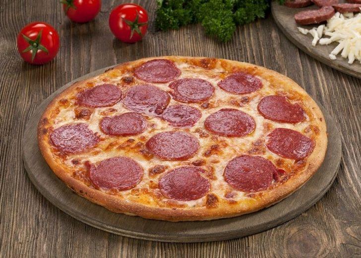 Sucuklu Pizza Tarifi ile ilgili görsel sonucu