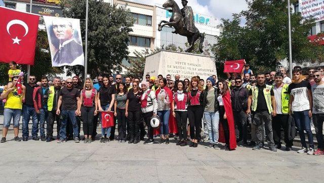 Motosiklet Tutkunları Motosikletlerini Zafer Bayramı İçin Sürdü