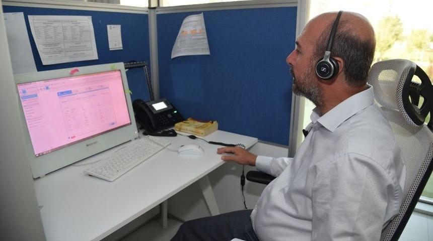 Başkan Pekyatırmacı, &Ccedil;ağrı Merkezinde Telefonları Yanıtladı