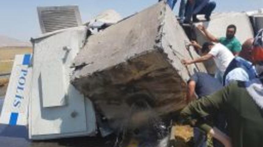 Van’da Toma Devrildi: 2 Polis Yaralı