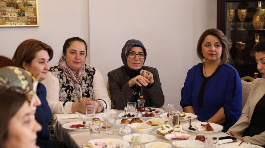 Lider Kadınlar Milletin Evinde