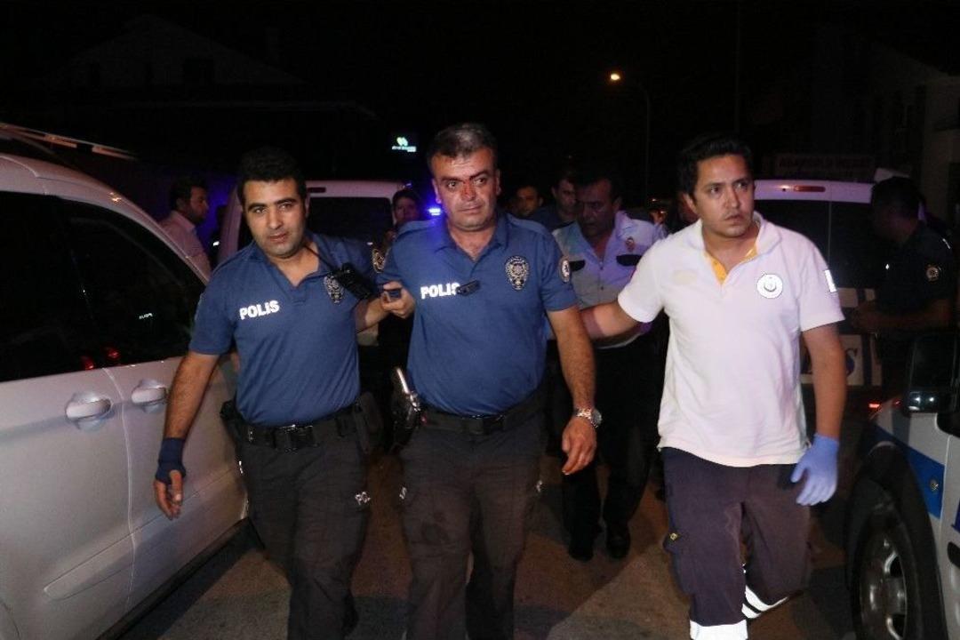 Polis Yardıma Gitti Saldırıya Uğrayıp Yaralandı