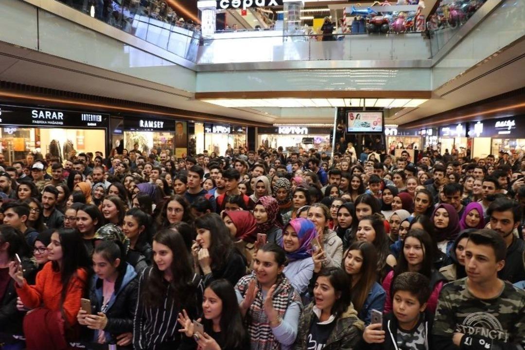 Konser Ve &Ccedil;ekiliş Heyecanı Bir Arada