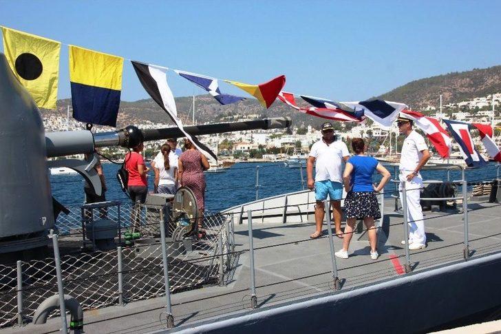 Bodrum’da Savaş Gemisine Akın Ettiler G4
