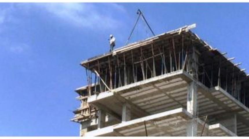 13 Katlı İnşaatta Tehlikeli &Ccedil;alışma