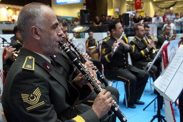 Askeri Bandodan Avm’de Konser