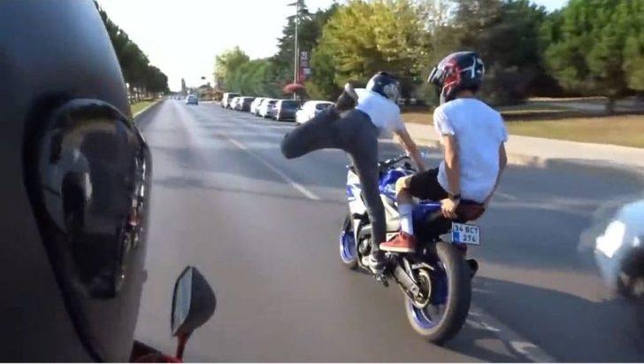 (özel) İstanbul’da Ayaklarıyla Motosiklet Süren Maganda Yine Terör Estirdi G3