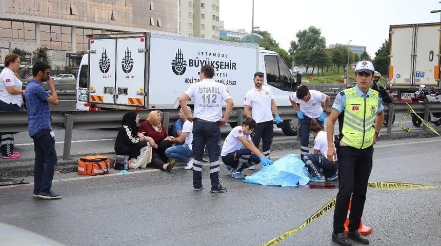 D-100 Karayolunda Hakimiyetini Kaybeden Motosikletli Bariyere &Ccedil;arparak Hayatını Kaybetti