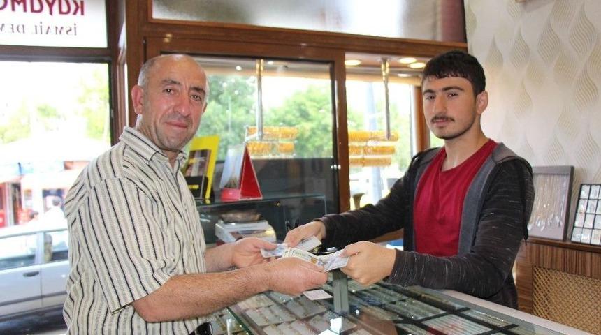 Ardahanlı Esnaf Dolar Bozduyor