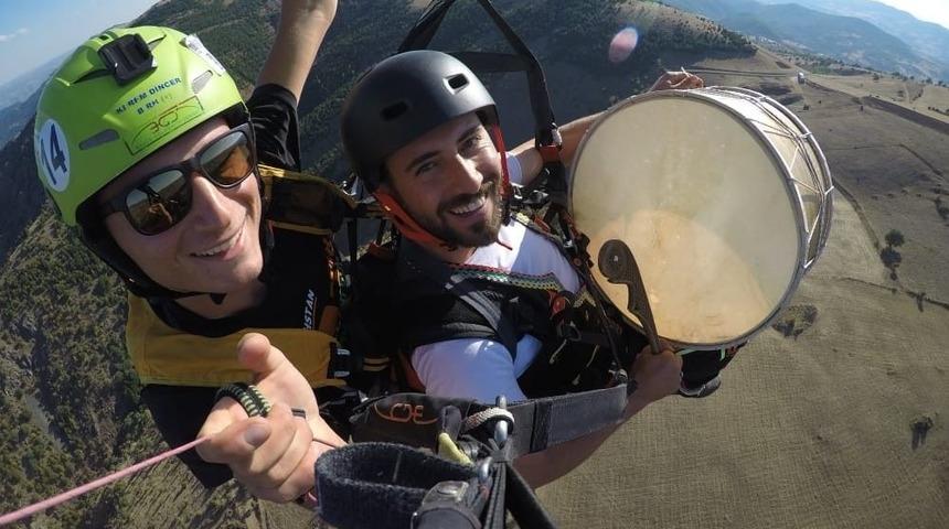 Paraş&uuml;tle Atlayan Davulcu Ve Zurnacı O Anları Anlattı