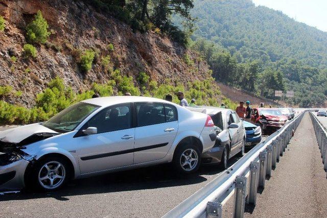 Sakar Geçidinde Rampa Yukarı Zincirleme Kaza