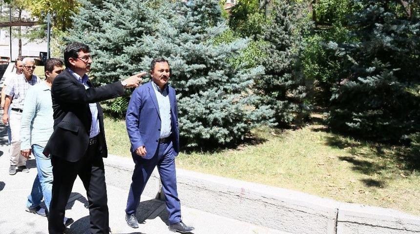 Ke&ccedil;i&ouml;ren Belediye Başkanı Ak Yol &Ccedil;alışmalarını Yerinde İnceledi