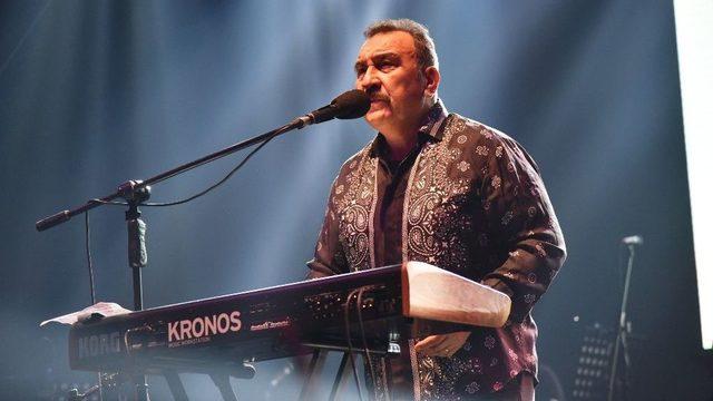 Gökbel Yaylasında Ümit Besen Ve Muazzez Ersoy Rüzgarı