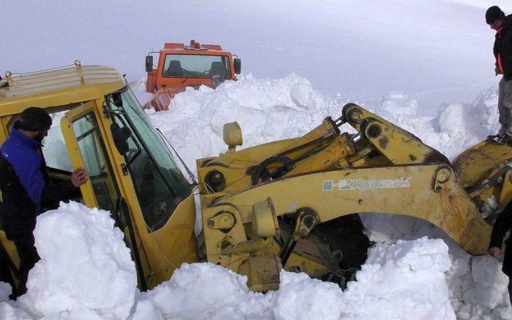 Kar Temizleme Araçları, Tipi Ve Fırtınada Kara Saplandı G1