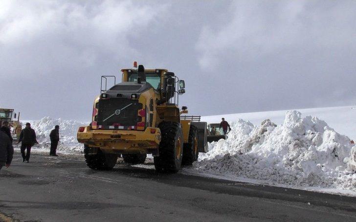 Kar Temizleme Araçları, Tipi Ve Fırtınada Kara Saplandı G3