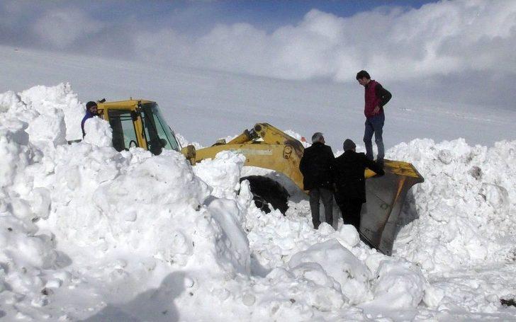 Kar Temizleme Araçları, Tipi Ve Fırtınada Kara Saplandı G4