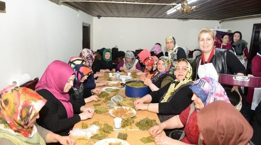 Kadın Kursiyerler Askerler İçin Kumanya Hazırladı