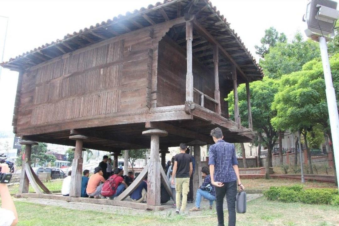 Savaştan Ka&ccedil;tılar, Serendere Sığındılar