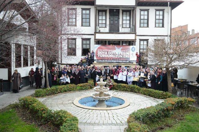 Kadın Kursiyerler Askerler İçin Kumanya Hazırladı