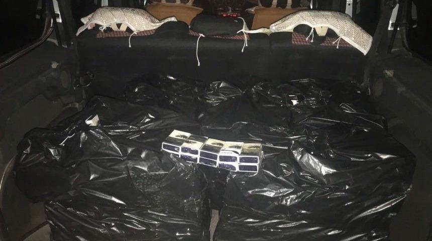 Van&rsquo;da Park Halindeki Kamyonette 2 Bin 500 Paket Ka&ccedil;ak Sigara Ele Ge&ccedil;irildi