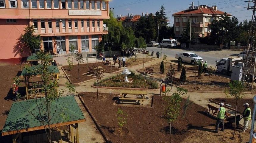 Akşehir Belediyesinden Atakent Mahallesine Park