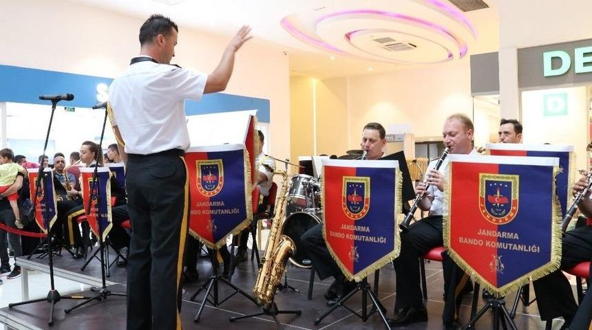 Van Avm&rsquo;de Askeri Bando Konseri