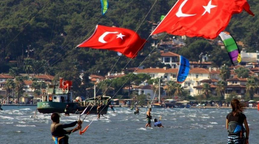 30 Ağustos&rsquo;u Denizde Kutladılar