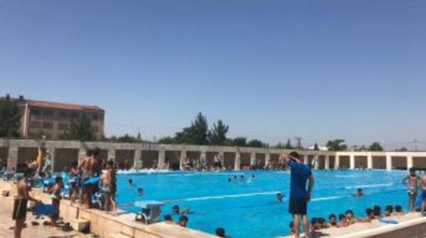 Batman&rsquo;ın En Temiz Havuzu &lsquo;olimpik&rsquo;