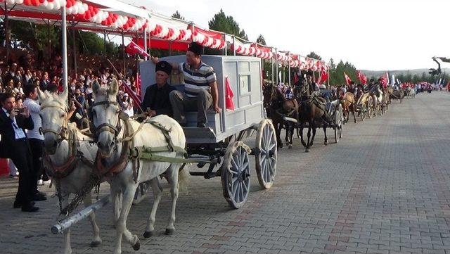 Bakan Kasapoğlu, Kütahya’da Zafer Bayramı Kutlamalarına Katıldı