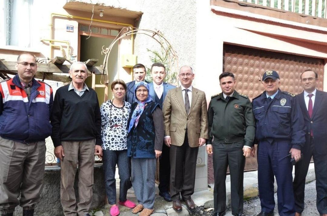 Kaymakam Yaman Ve Başkan Bakıcı Gazi Ve Şehit Ailesini Ziyaret Etti