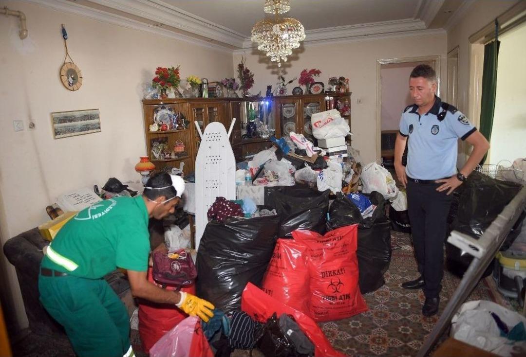 Yatalak Oğlunun &Ccedil;eyizi İ&ccedil;in 10 Kamyon &Ccedil;&ouml;p Biriktirdi