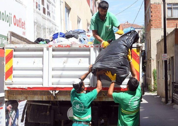 Yatalak Oğlunun Çeyizi İçin 10 Kamyon Çöp Biriktirdi G3