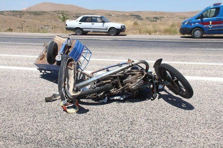 Otomobil İle Motosiklet Çarpıştı: 1 Ölü, 8 Yaralı G2